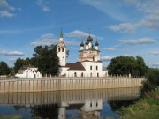 Церковь Троицы Живоначальной в Холуе